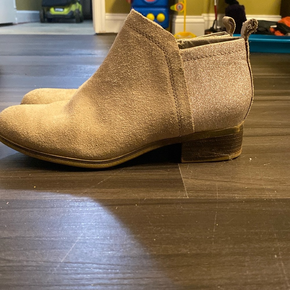 Cute beige and sparkly gold Tom’s booties size  6.5